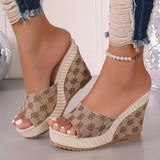 Buty na grubej podeszwie ze wzorem kwiatu śliwki